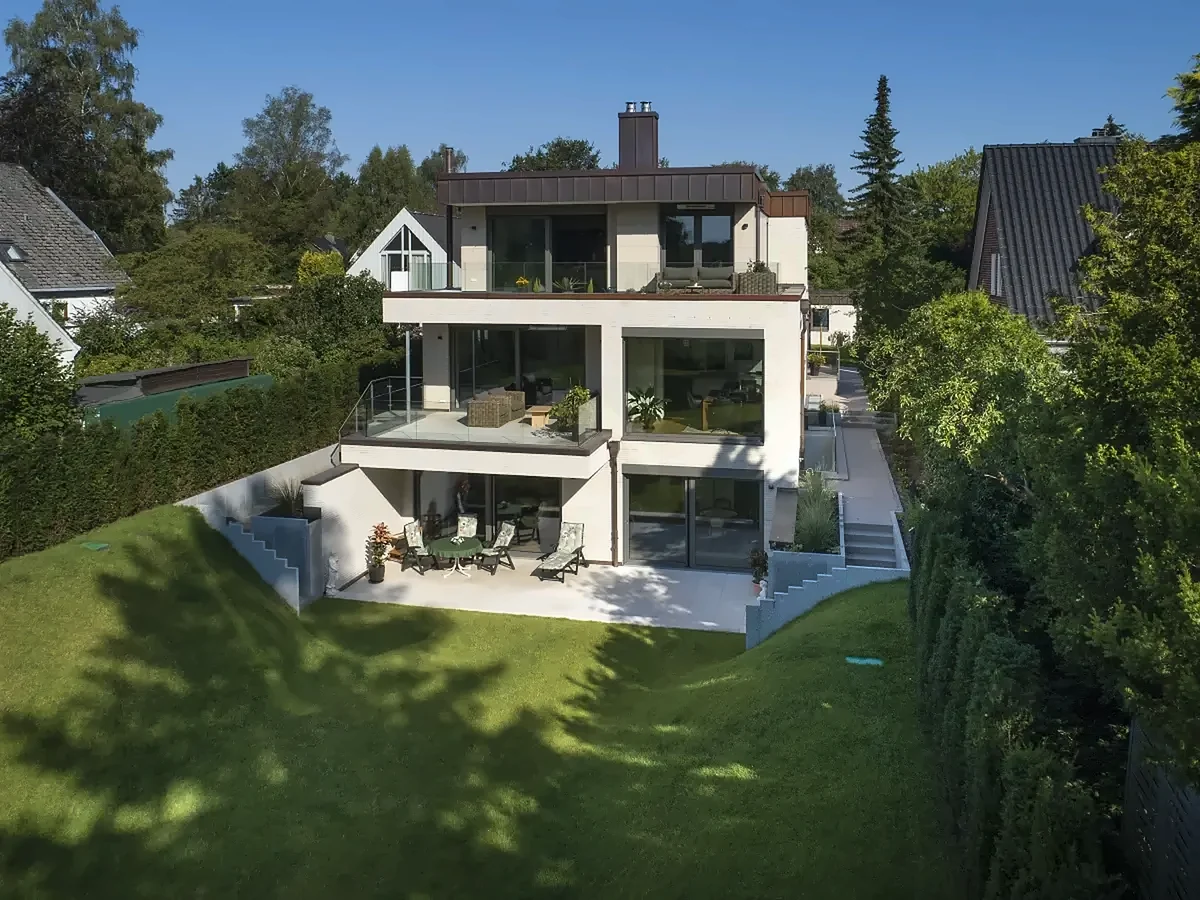 Mehrfamilienhaus in Lübeck St. Jürgen mit Terrassen und Garten