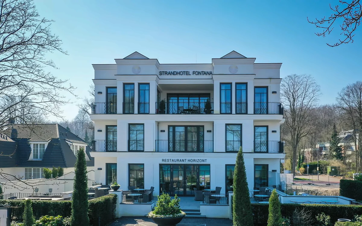 Strandhotel Fontana mit Restaurant Horizont in Timmendorfer Strand, weiße Fassade